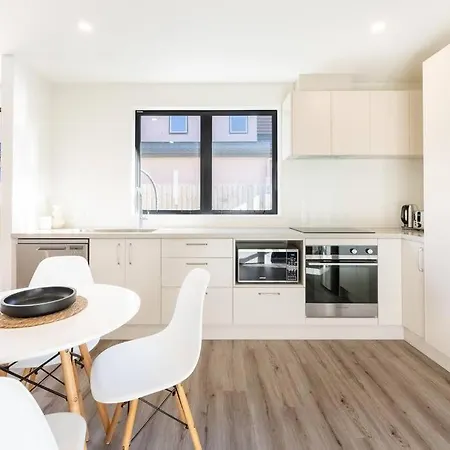 Brand New, Private & Central Townhouse Christchurch Exterior photo